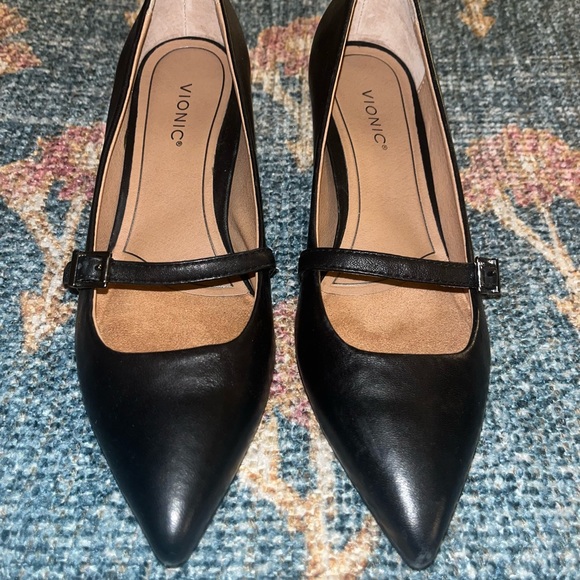 Women’s Vionic Minnie Black Leather Pointed Toe Kitten Heel - Picture 6 of 7